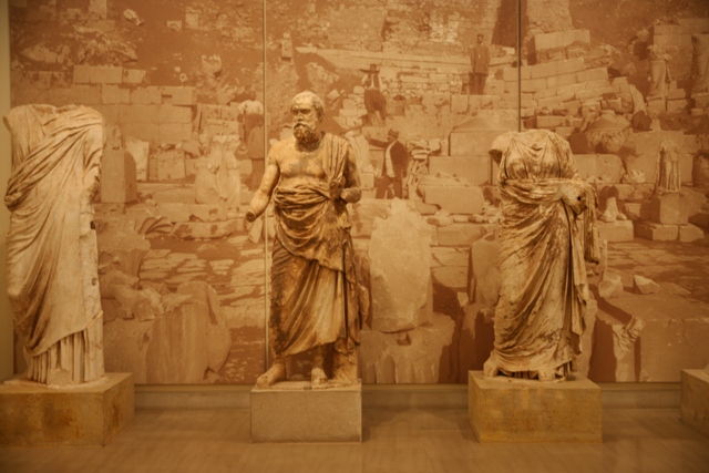 Delphi archaeological museum - Statue of a philosopher